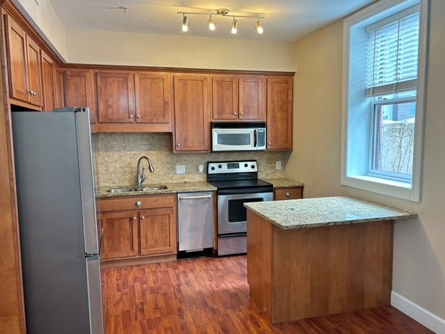 Kitchen - 135 E Prairie Ave