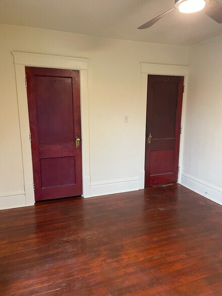 Building Photo - 889 N Main St