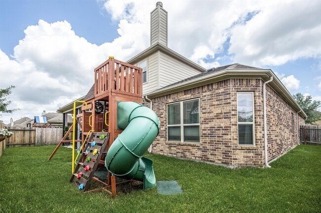 Building Photo - 321 Westwood Dr