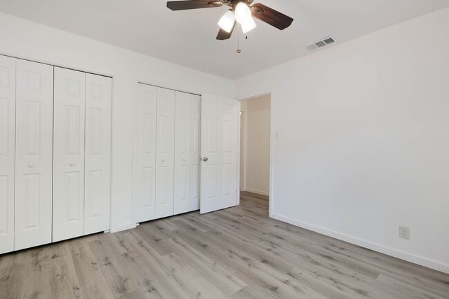 Building Photo - Leon Valley~Spacious 2 Bedroom~Updated Kitchen with Stainless Steel Appliances~2 Car Garage~Backyard