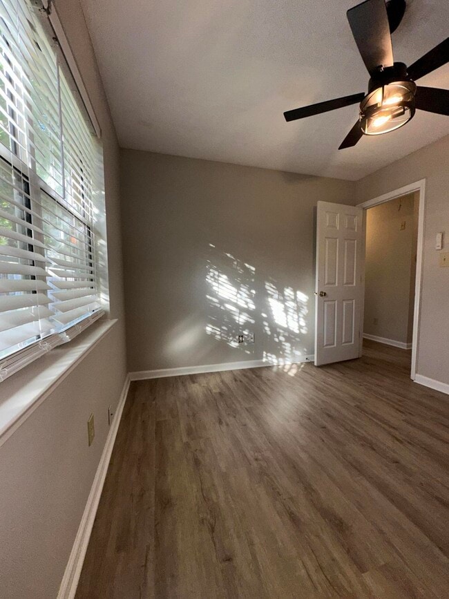 Building Photo - 517 Oak Chase Dr