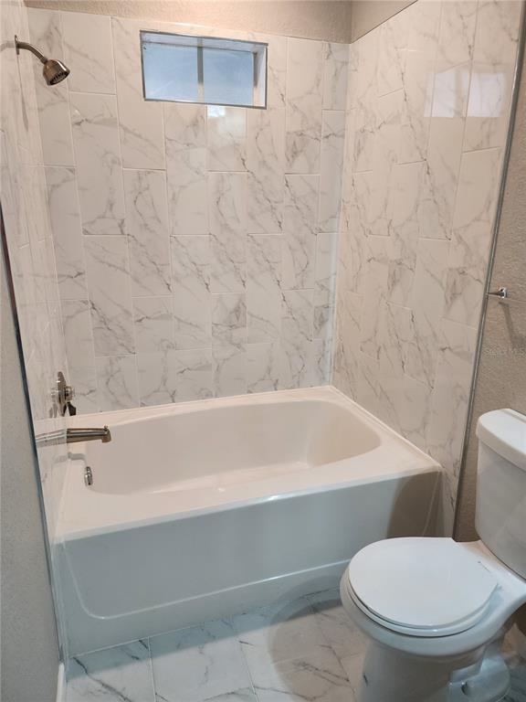 Building Photo - 9401 Crescent Loop Cir