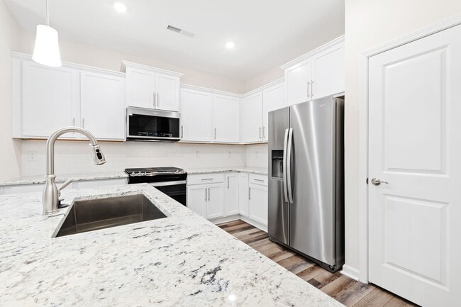 Building Photo - Well Appointed 3-Bedroom Townhome in Durham!
