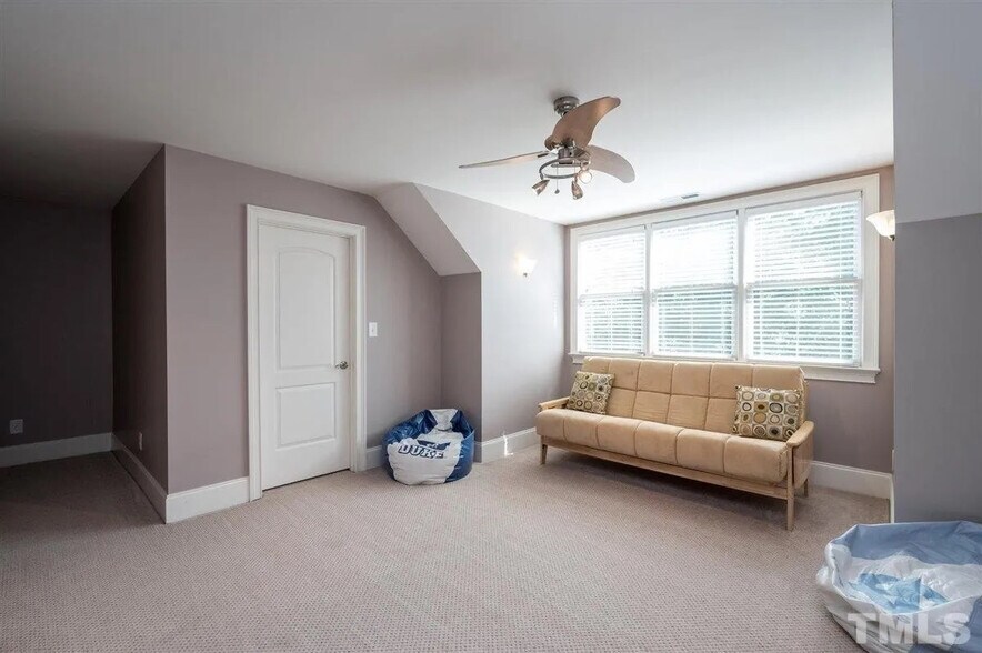 Building Photo - Room in House on Raven Wood Dr
