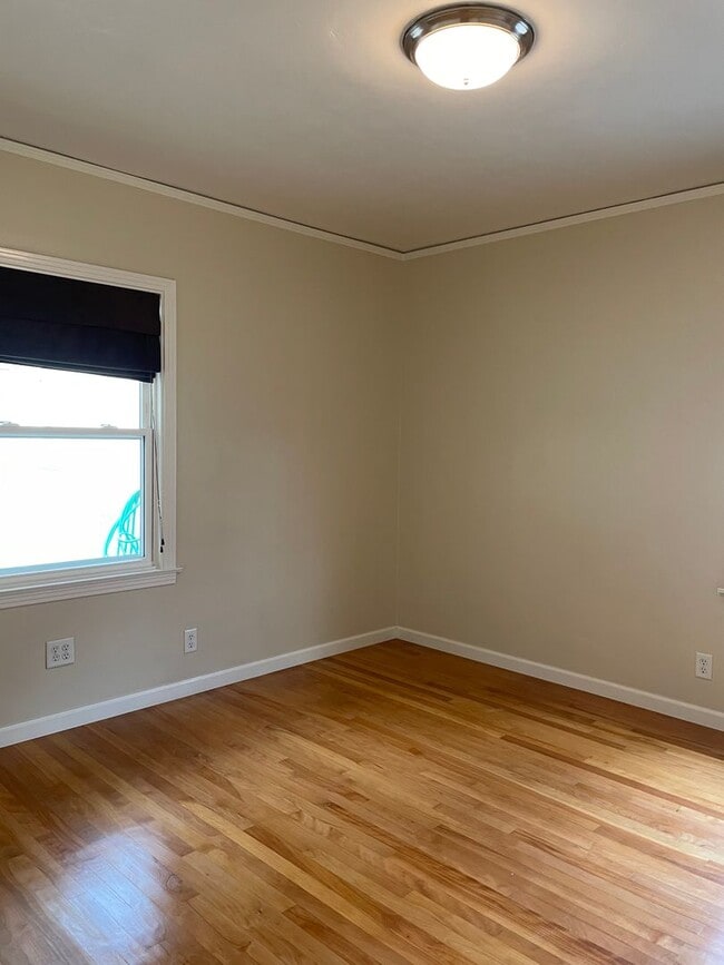 Building Photo - East Sacramento Single Family Home