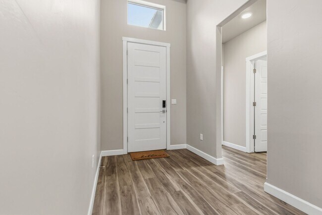 Building Photo - Pristine Four Bedroom 2 Bath home in Mesa Village