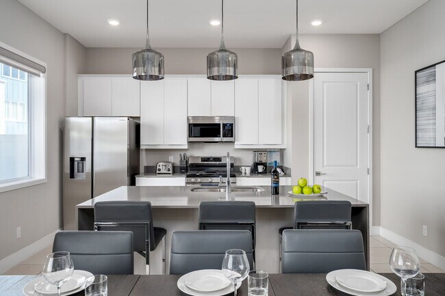 Building Photo - 7770 Sandy Ridge Dr