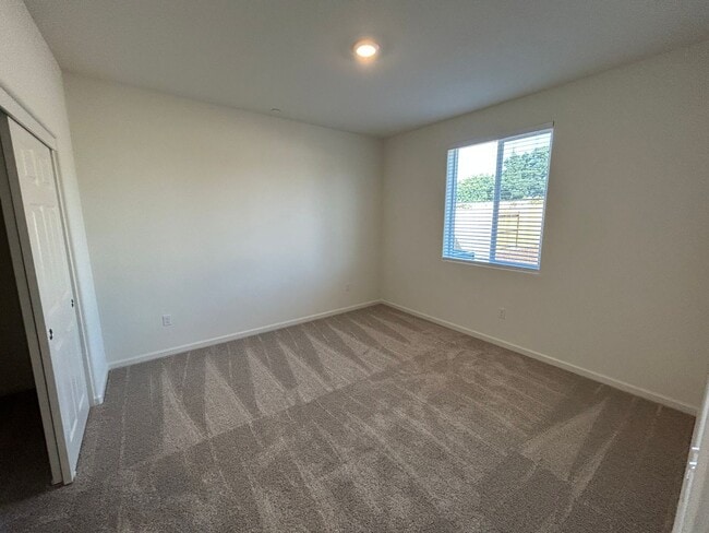 Building Photo - Beautiful Newer 4 Bedroom Home in Aspen-Sequoia Trails with Solar!