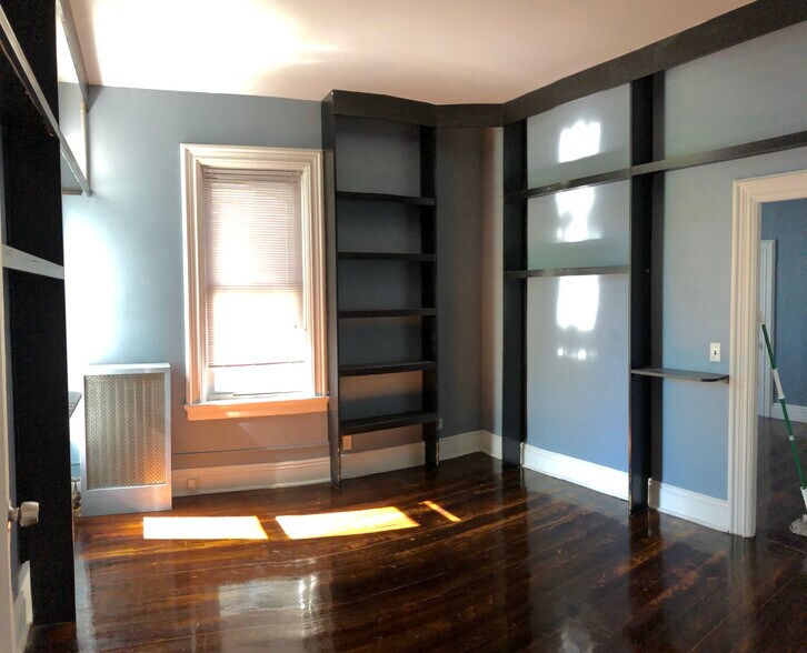 Building Photo - 124 Vinton St, 2