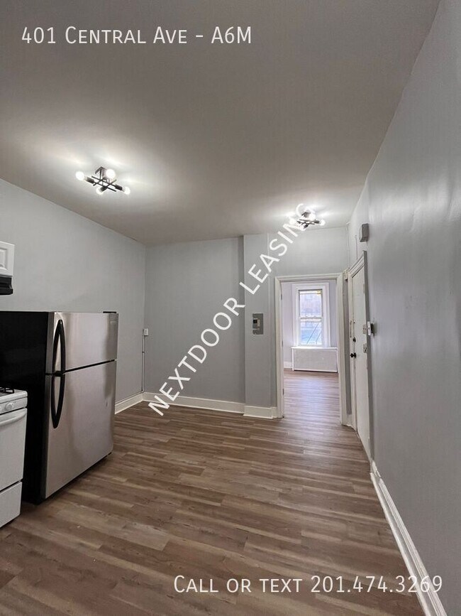 Building Photo - 401 Central Ave