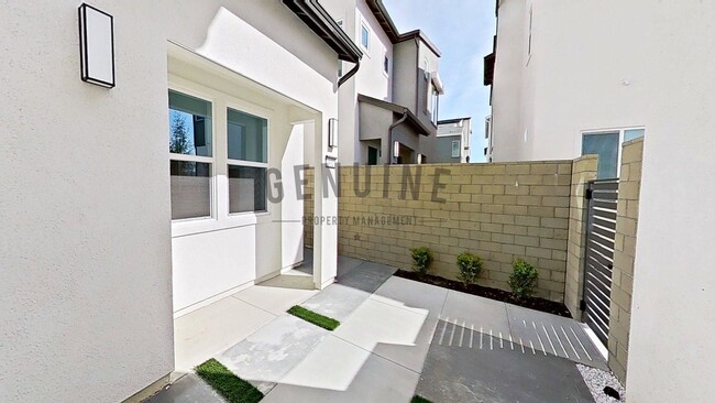 Building Photo - Spacious 4Bd 4Ba Tri-Level Home in Luna Park Community in Irvine