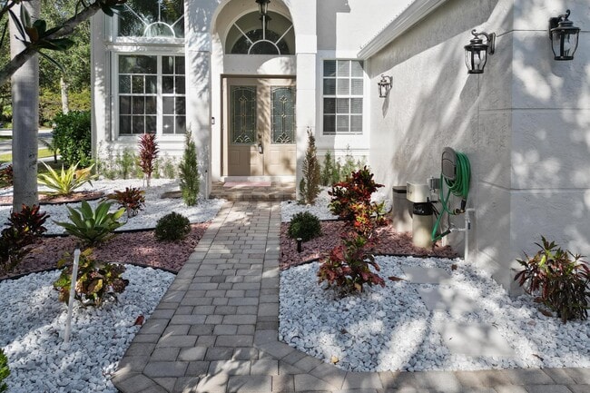 Building Photo - 7663 Great Oak Dr