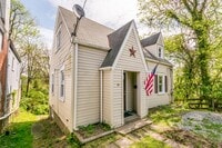 Building Photo - AVAILABLE AUGUST 1ST! DON'T MISS THIS BEAUTIFUL 2-BEDROOM HOME IN CLAIRTON!