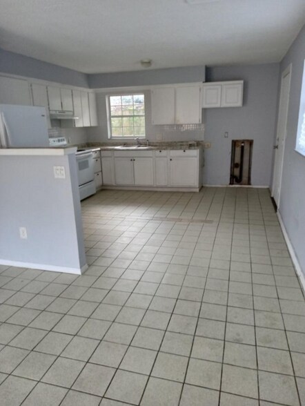 Building Photo - 819 13th Ave NW