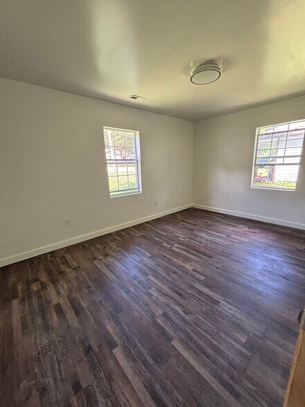 Building Photo - 916 Fairway Dr NW