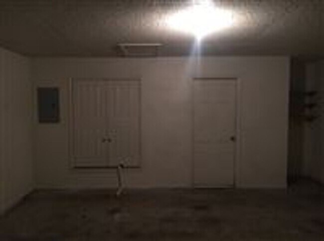 Building Photo - 2127 Hidden Hill Dr