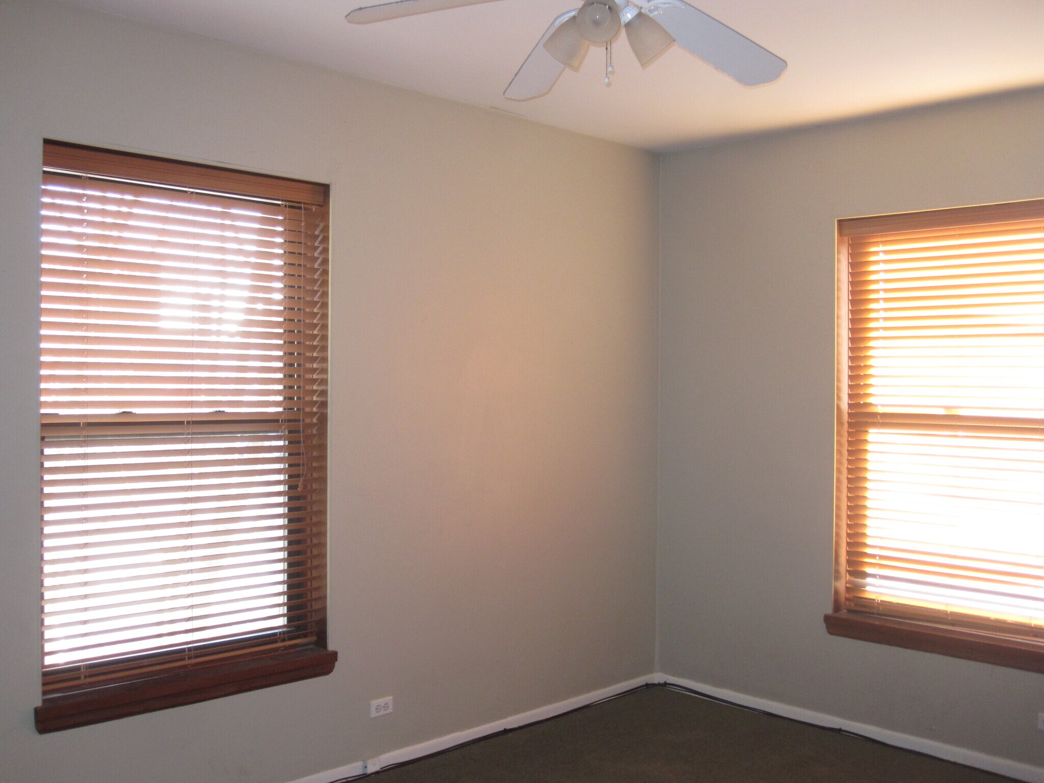 huge south bedroom: 11x17 ft (w/ceiling fan) - 756 W California Ter