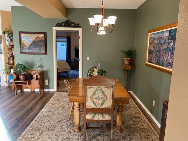 Building Photo - Bright & Open 2 Bedroom Condo on West Side