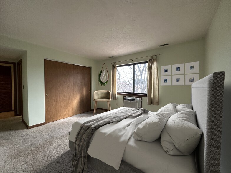 Main BR - virtually staged - 340 Sunderland Rd