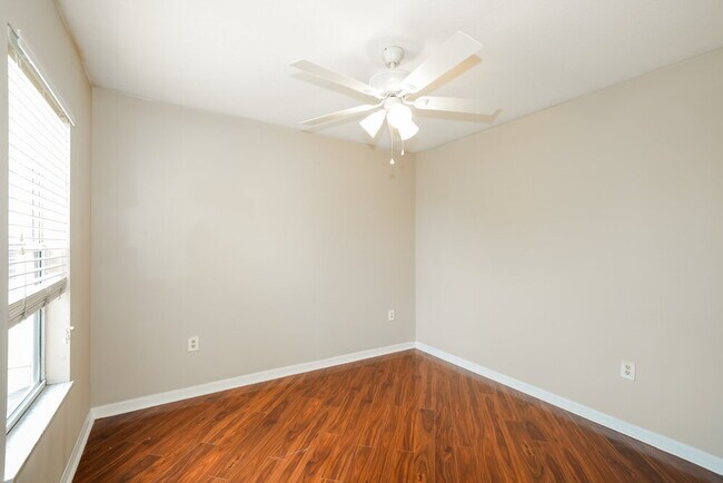 Building Photo - 12116 Tree Haven Ave
