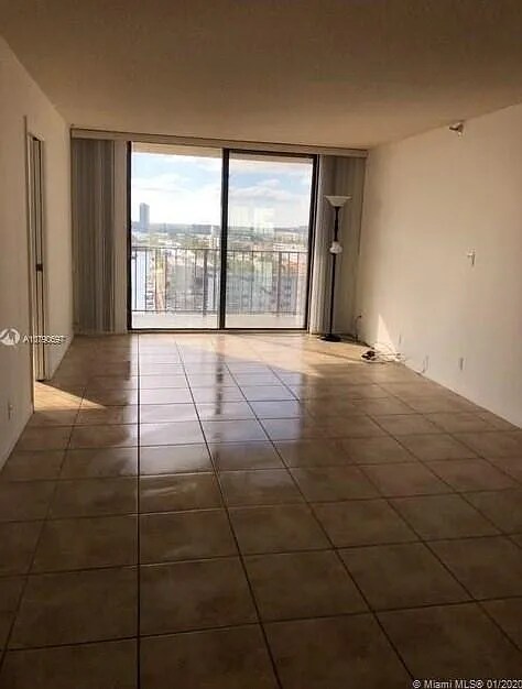 Building Photo - 290 174th St St