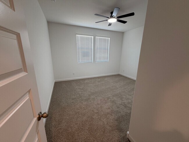 Building Photo - 1481 N Fenway Dr