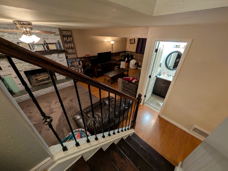 Building Photo - 5315 Villa Cir