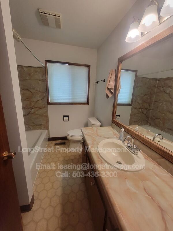 Building Photo - 14625 NE Knott Ct