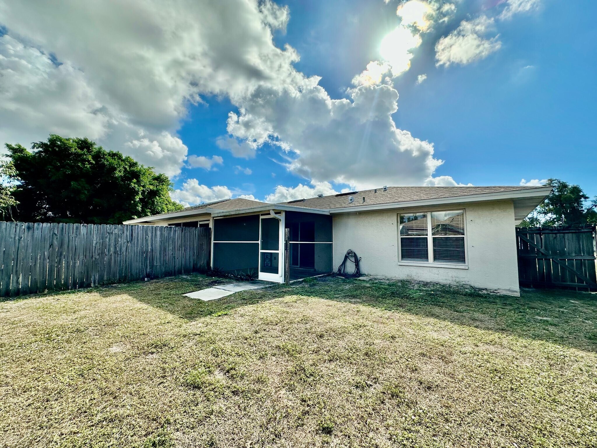 Building Photo - 7433 Pebble Beach Rd