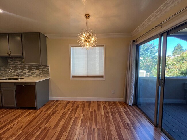 Building Photo - Modern & Renovated 2 Bed | 2 Bath Condo
