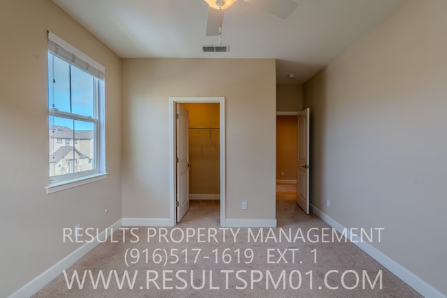Building Photo - Spacious 3 Bedroom home! Great location!