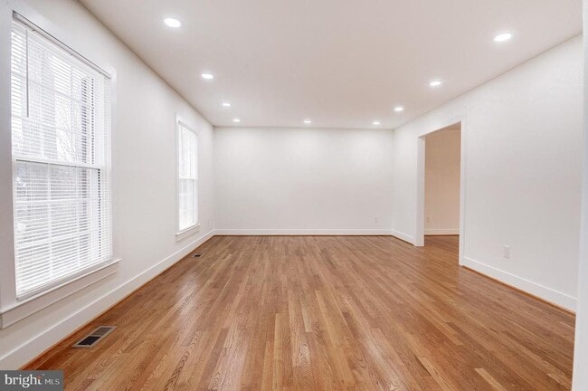 Building Photo - 9704 Hall Rd