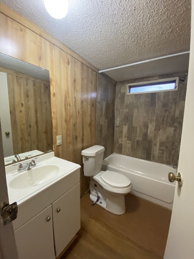 Building Photo - Mill Creek Properties