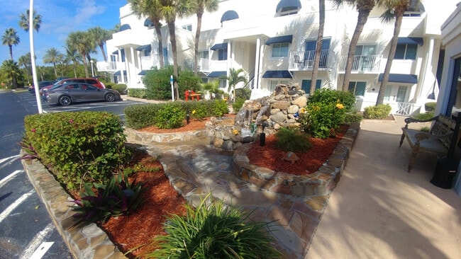 Building Photo - 8600 Ridgewood Ave