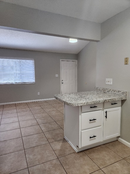 Building Photo - 1206 E 11th Ave