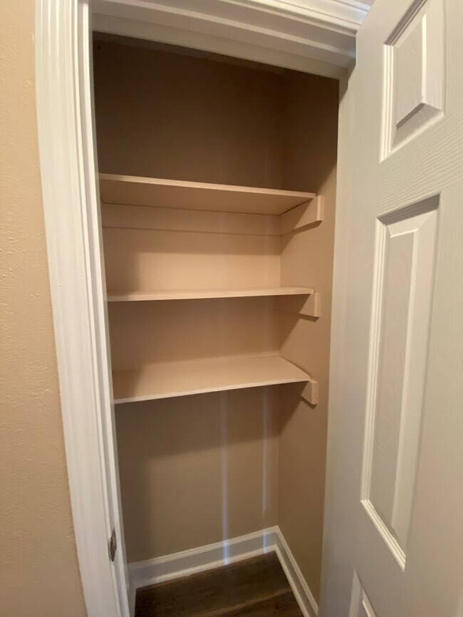 Building Photo - 672 Carrier Dr