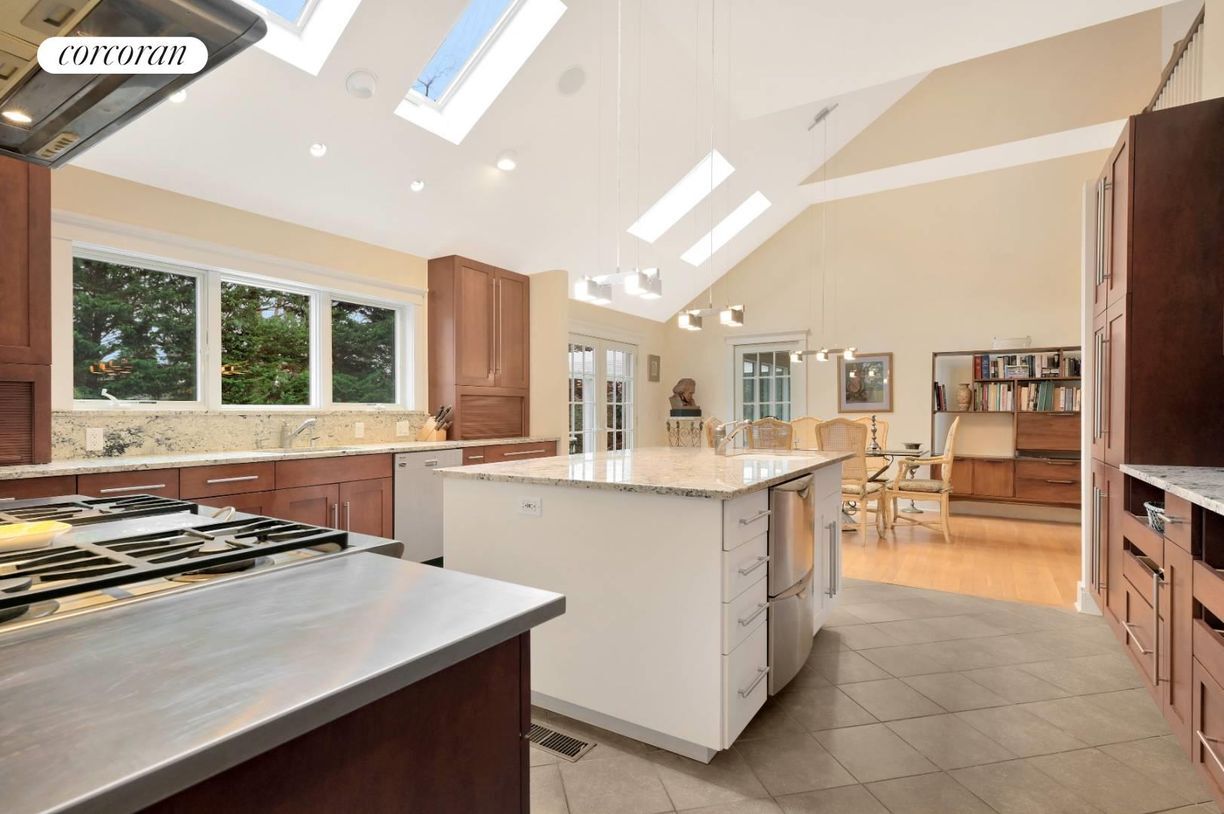 Building Photo - 55 White Oak Ln