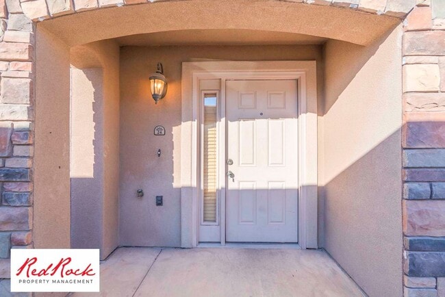 Building Photo - Beautiful 3 bedroom, 2.5 bathroom Townhome...