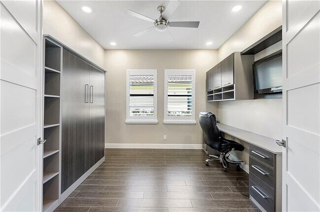 Building Photo - 11835 S Baypoint Cir