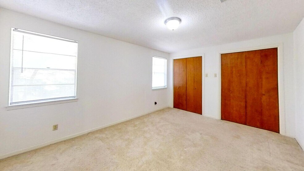 Building Photo - 108 Mill Creek Dr