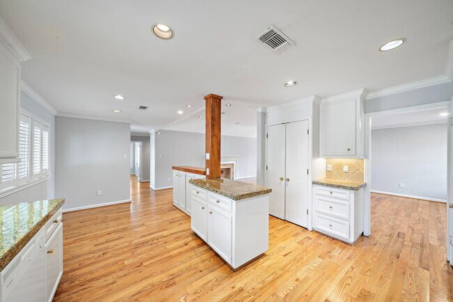 Building Photo - 3115 Glen Haven Blvd