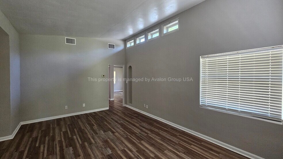 Building Photo - 5474 N River Rd
