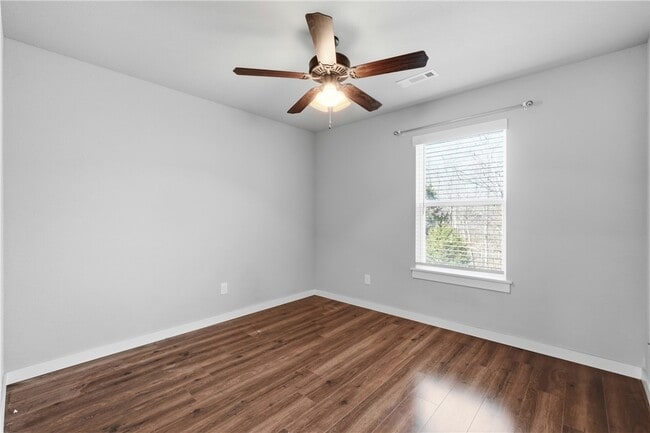 Building Photo - 14 Drew Ln