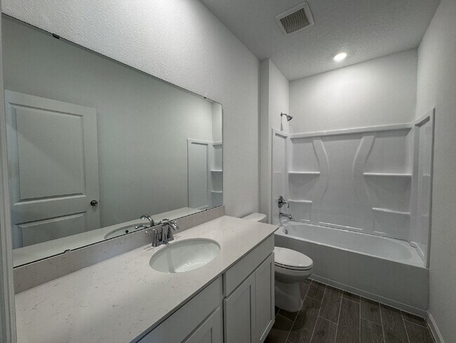 Building Photo - Modern New Construction Home in Central St...