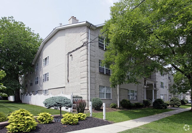 Building Photo - Rosalia Manor