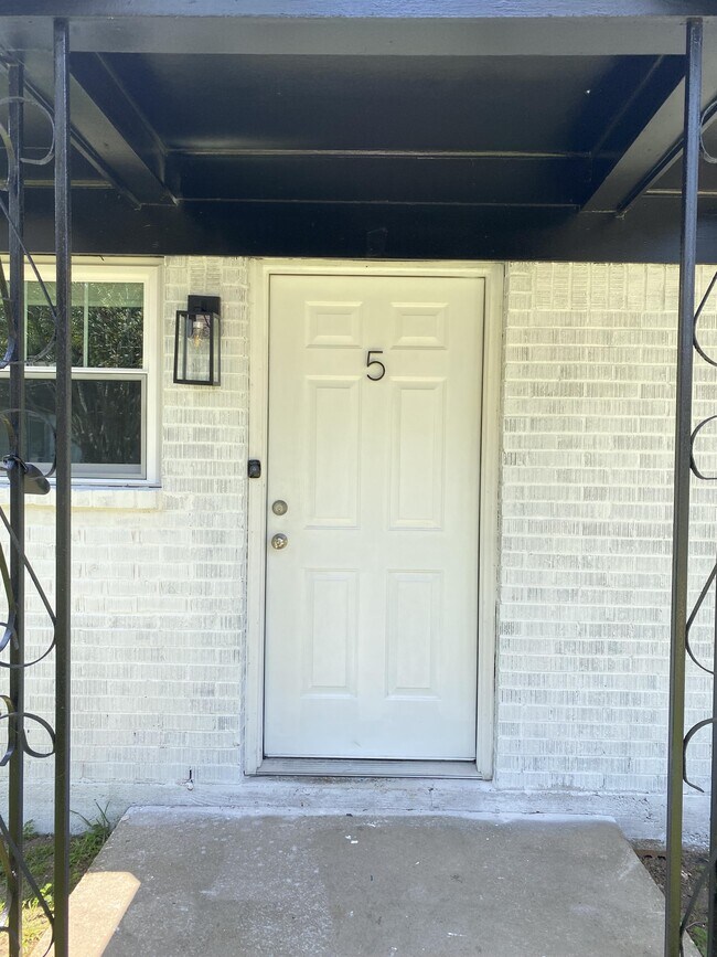 Building Photo - 18272 Sidney Ave