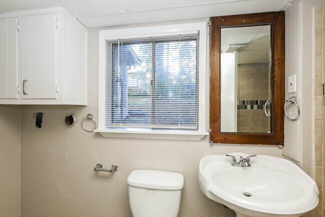 Building Photo - 9105 Homewood Dr
