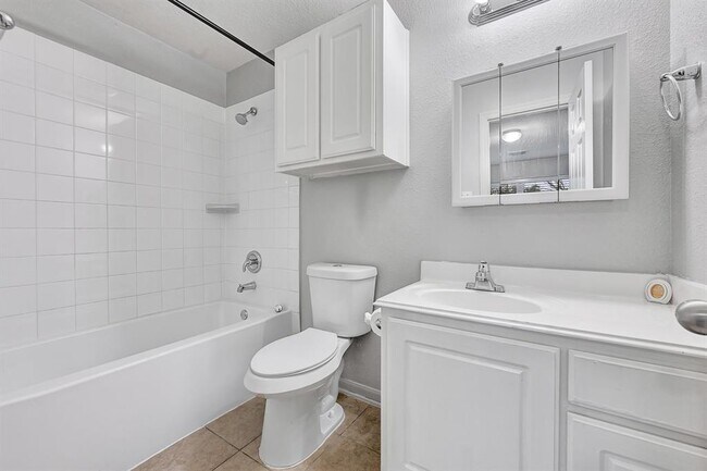 Building Photo - 702 Heatherton Hill Ln