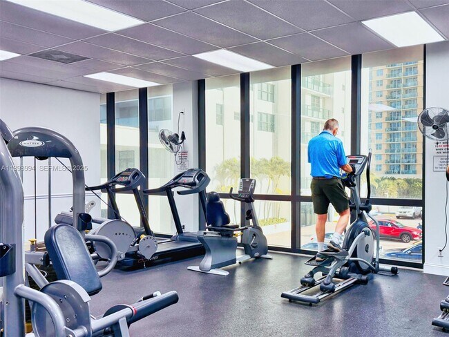 Building Photo - 2101 S Ocean Dr