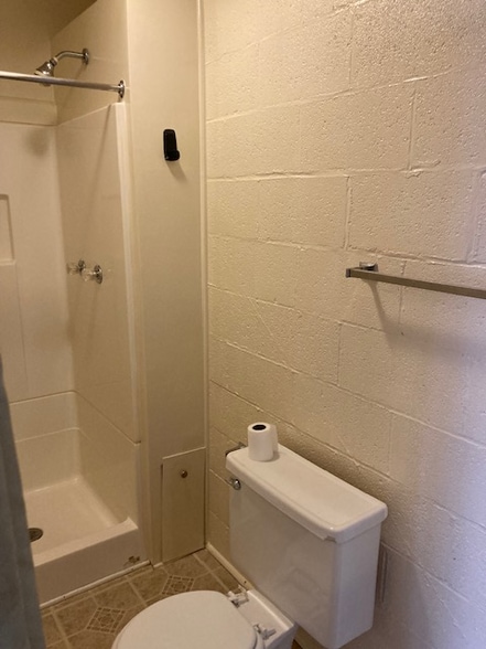 Building Photo - 222 Eastwood Dr